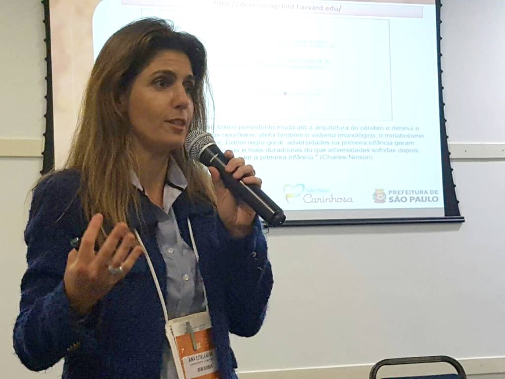 Ana Estela Haddad fala durante apresentação da política pública São Paulo Carinhosa, na Conferência Mundial da União Internacional para a Promoção da Saúde e Educação (UIPES), realizada em Curitiba (PR) em 25/5/2016